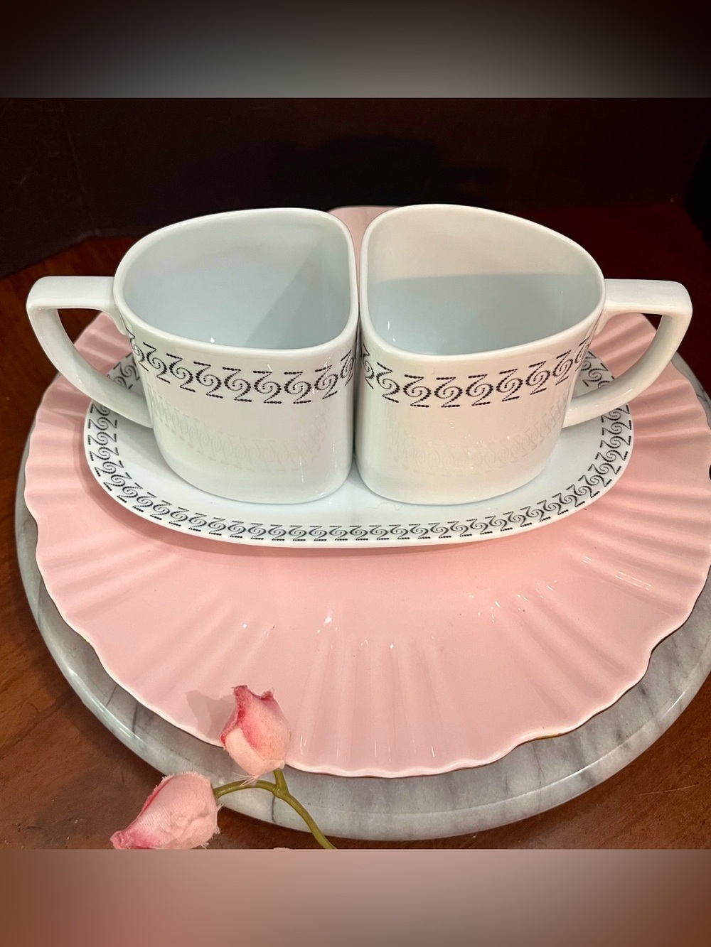 Marla Dawn Modern White Ceramic 3pc Set Oval Serving Platter & 2 Tri-Corner Mugs